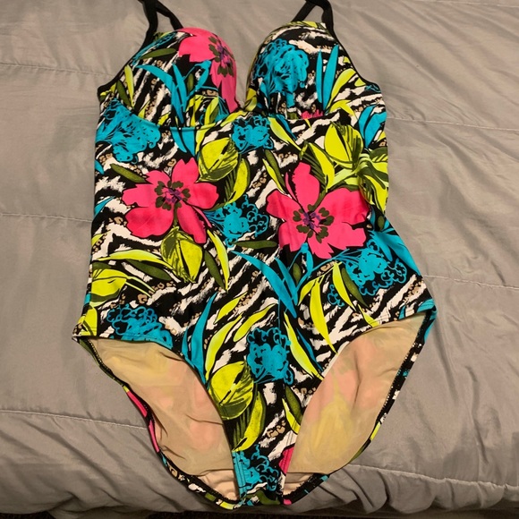 Floral swim suit - Picture 2 of 4